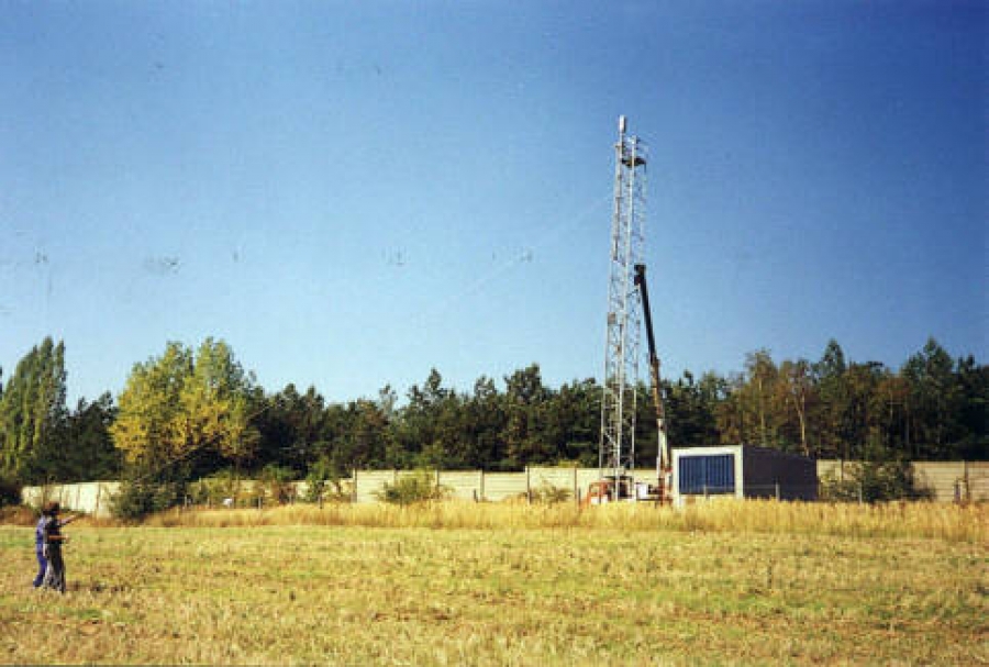 Výstavba vysílacího střediska říjen 1999
